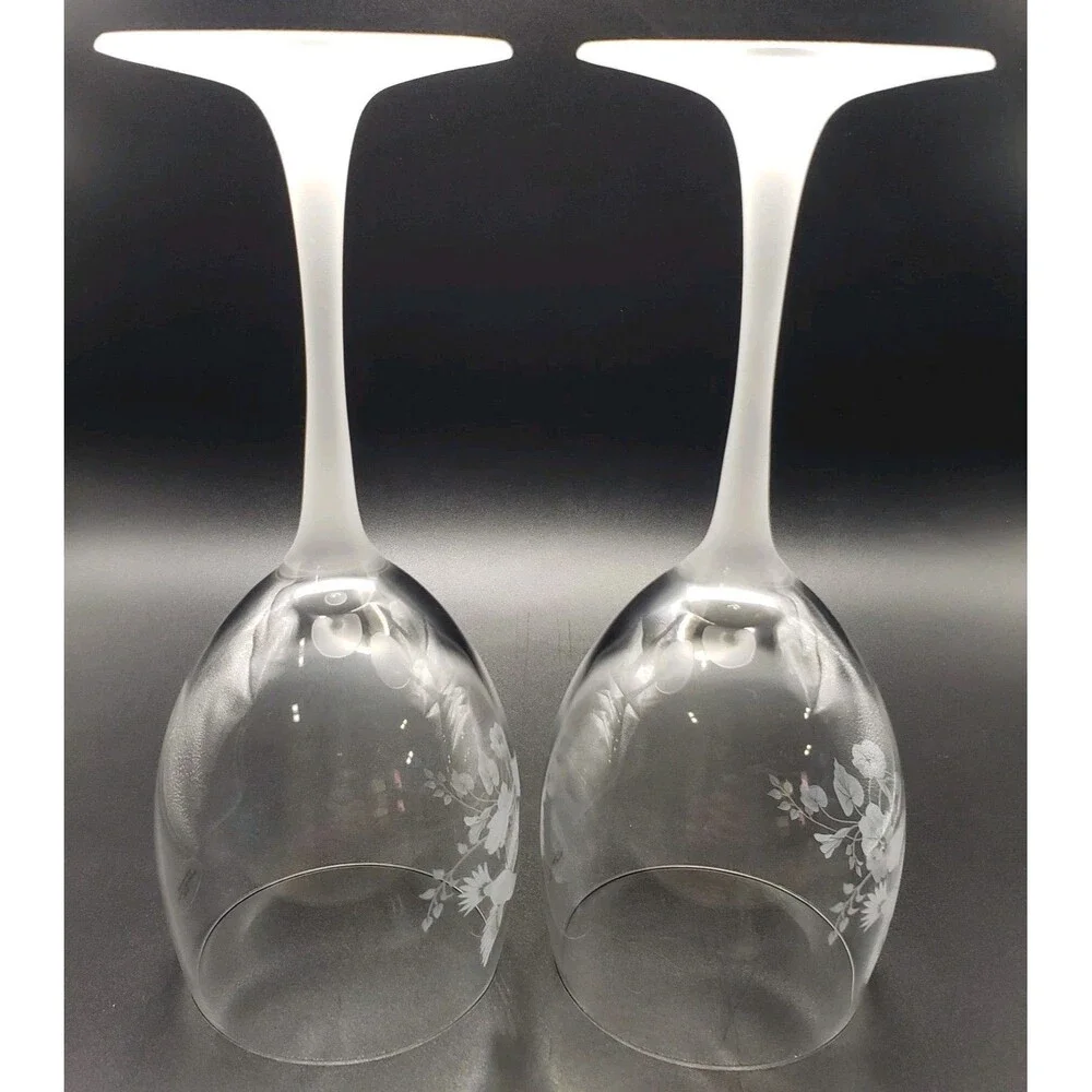 Avon Gift Collection  Crystal Hummingbird Stemware Goblet - Set of Two F25957-1!